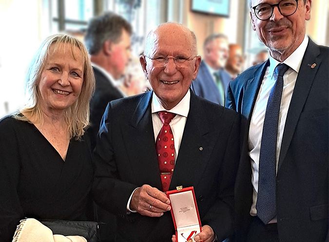 (von rechts nach links) Rektor der Kunstuniversität Graz, ao. Univ.-Prof. MMag. Dr. Georg Schulz, Ao.Univ.-Prof.i.R. Dr. Willibald Plessas und Frau Dr. Ulrike Erhart-Sauseng, Vizepräsidentin bei der Gesellschaft der Freunde der KUG. - Foto: Uni Graz / Weiss ©Uni Graz / Weiss