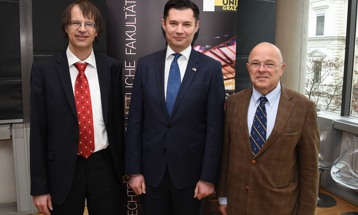 REEES-Leiter Bernd Wieser, Botschafter Oleksandr Scherba, Dekan Joseph Marko. Fotos: Uni Graz/Tzivanopoulos