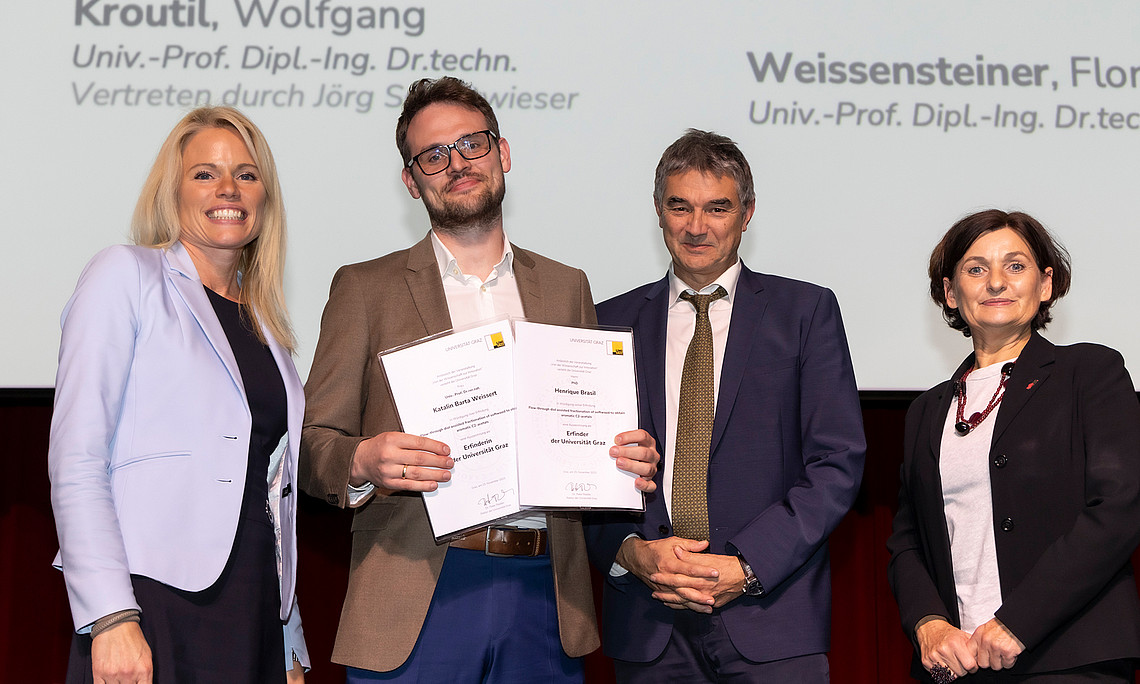 Med-Uni-Vizerektorin Caroline Schober, Markus Hochegger-Krawanja, Uni-Graz-Vizerektor Joachim Reidl und TU-Vizerektorin Andrea Höglinger (v. l.)