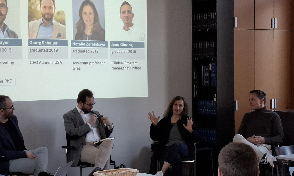 Natalia spricht im Symposium