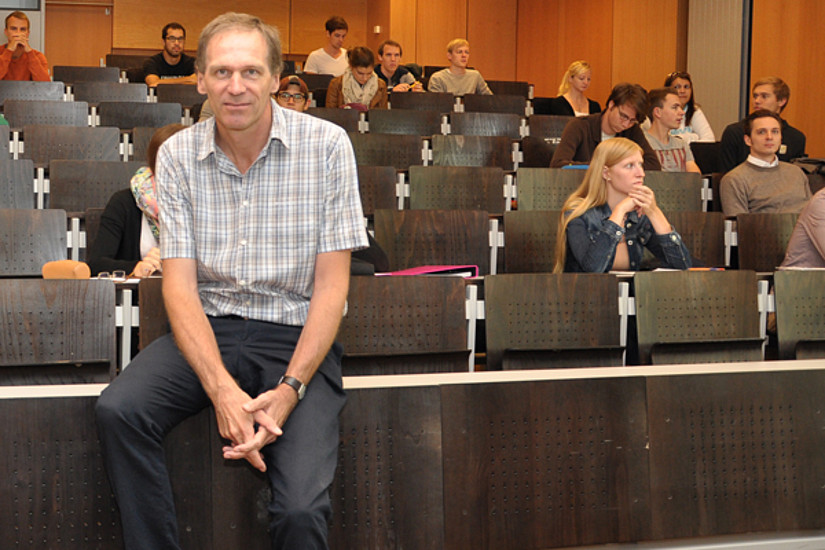 SOWI-Sommeruni: Ao. Univ.-Prof. Dr. Christian Gehrke hält die Lehrveranstaltung Internationale Ökonomik