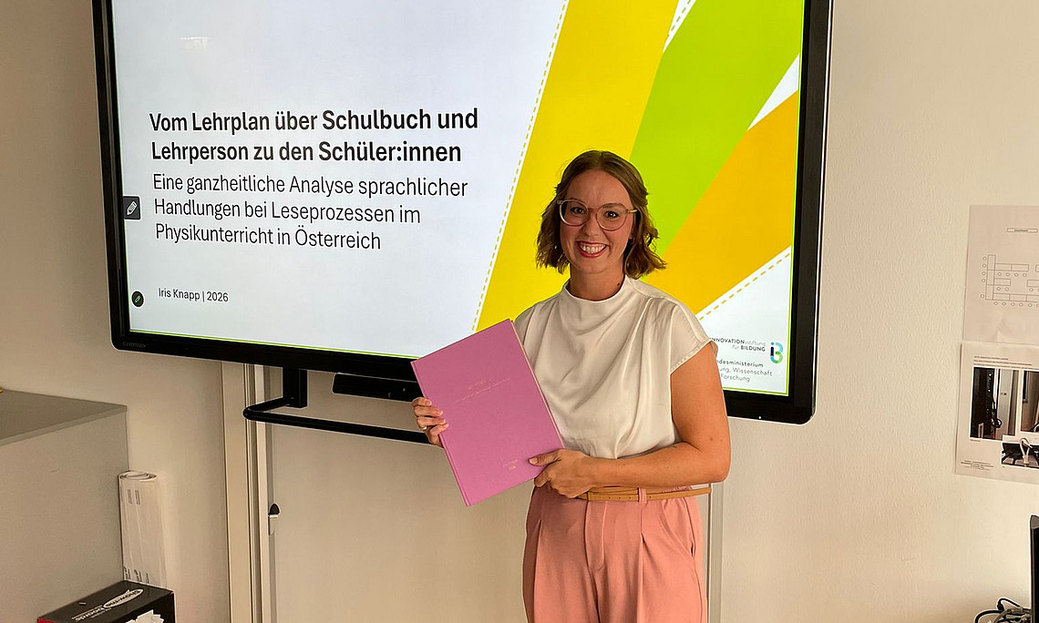 Iris Knapp mit Ihrer Dissertation