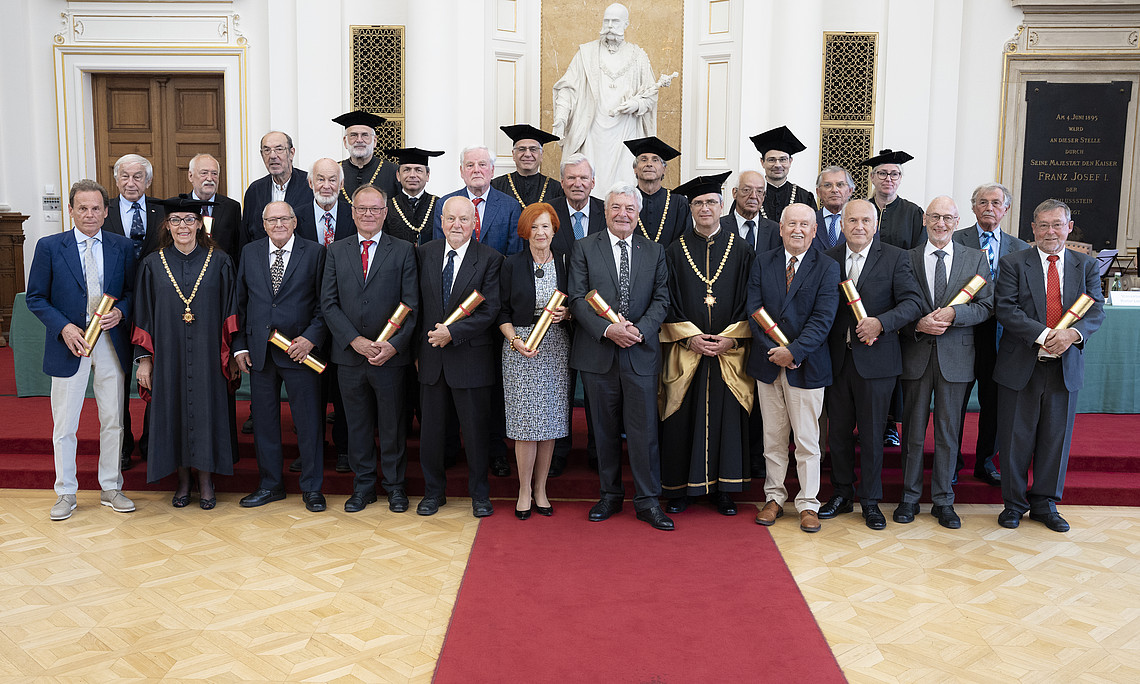 Gaudeamus igitur für 21 Persönlichkeiten, die vor 50 Jahren promoviert und am 8. Juli 2022 das "Goldene Diplom" der Universität Graz überreicht bekommen haben. Foto: Fotostudio Gasser