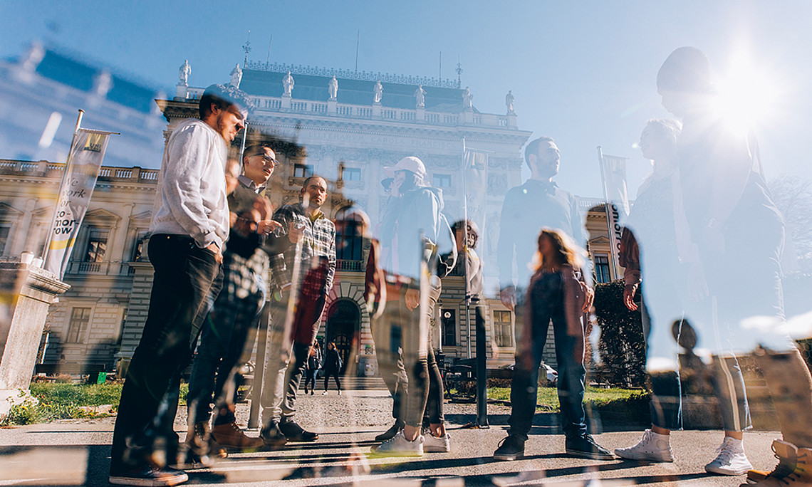 Die Universität Graz bringt Menschen durch Bildung für alle zusammen. Neu im Angebot ist die Reihe UNItogether. Foto: Uni Graz/Kanizaj