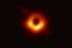 Eine helle Akkretionsscheibe umgibt den Schatten des Schwarzen Lochs im Zentrum der Galaxie M87. (Bildquelle:Event Horizon Telescope unter https://eventhorizontelescope.org/press-release-april-10-2019-astronomers-capture-first-image-black-hole)