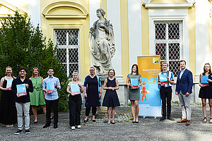 Feier mit Abstand: Die PreisträgerInnen und Ehrengäste hielten die Sicherheitsbestimmungen ein. Foto: Uni Graz/Leljak. 