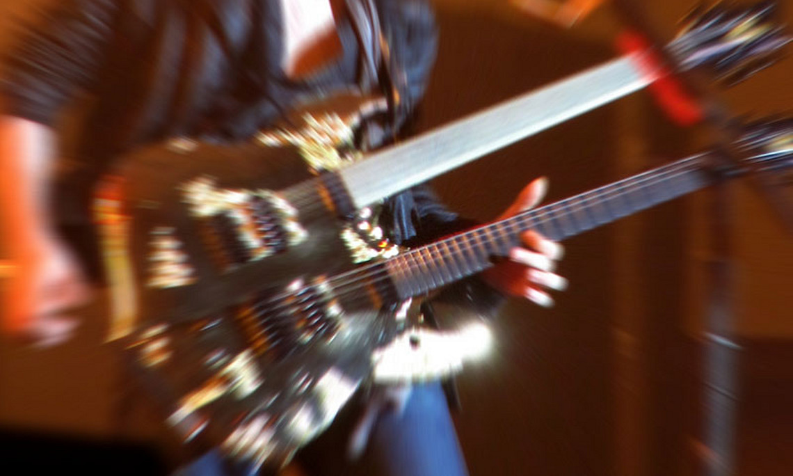 Die Metal-Szene kennt viele Sub-Stile. Verbindend ist die Abgrenzung vom Mainstream. Foto: Grey59/pixelio.de