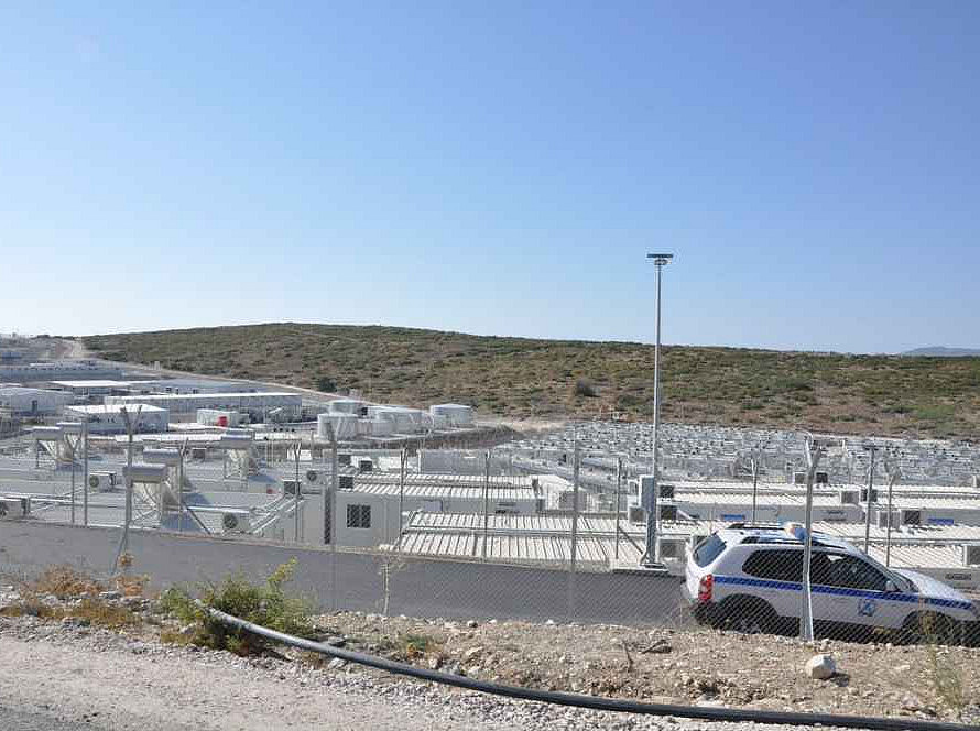 A closed control access centre on the island of Samos. The camp is out in the open but is highly securitized, with fencing and wires all around. ©Hellenic Republic, Ministry of Migration and Asylum