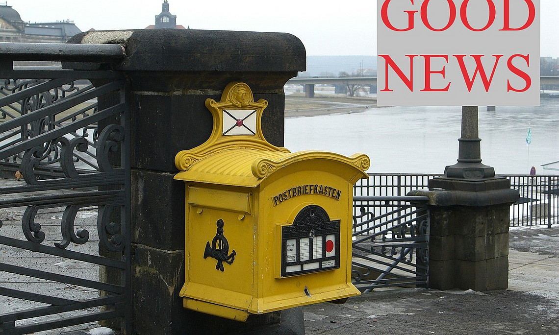 Briefkasten mit Text "good news"