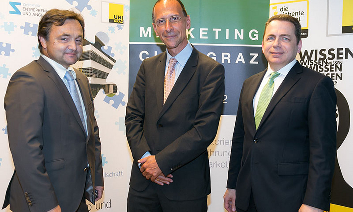 Gastgeber Alfred Gutschelhofer, Politologe Peter Filzmaier und SOWI-Dekan Thomas Foscht (v.l.) Foto: Oliver Wolf