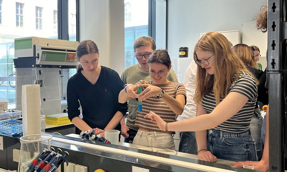 Schüler:innen in OLG Kurs