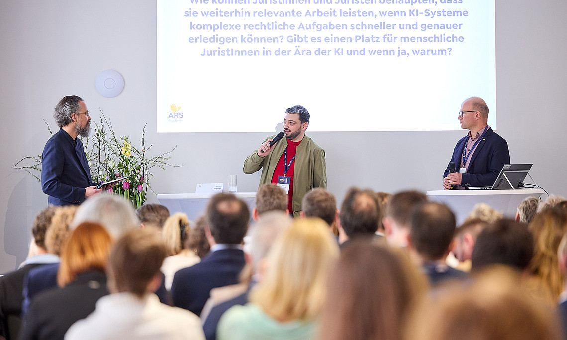 Stefan Thalmann bei Podiumsdiskussion