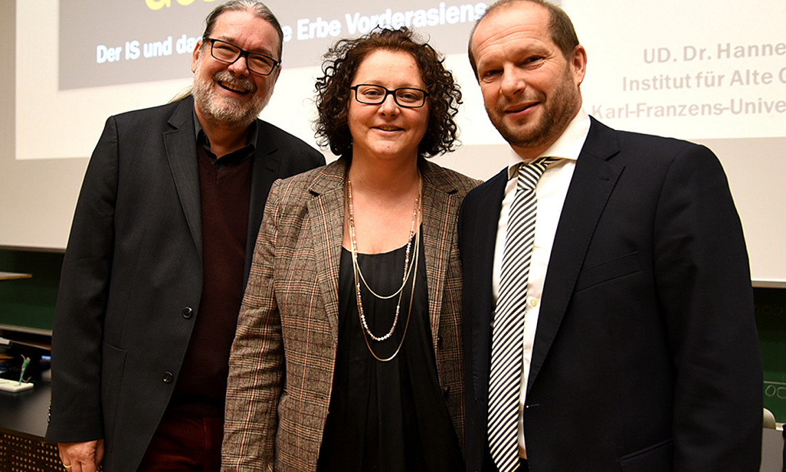 Altorientalist Hannes Galter, Andrea Penz (7. fakultät) und Moderator Johannes Gießauf (v.l.) Foto. Uni Graz/Schweiger