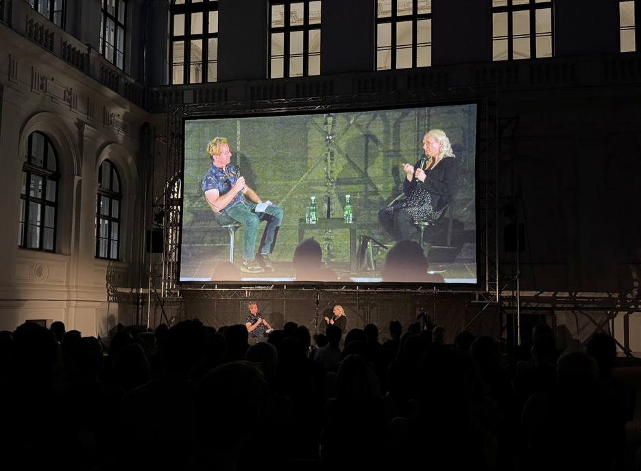 Wissenschafts- und Filmgenuss im spätabendlichen Uni-Innenhof | Foto: Uni Graz/Hofbauer 