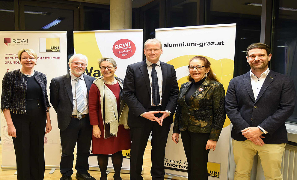 Im Dialog: Erika de Wet, Wolfgang Benedek, Anita Ziegerhofer, Christoph Bezemek, Gabriele Schmölzer und Paul Gragl (v. l.) Foto: Uni Graz/Schweiger 