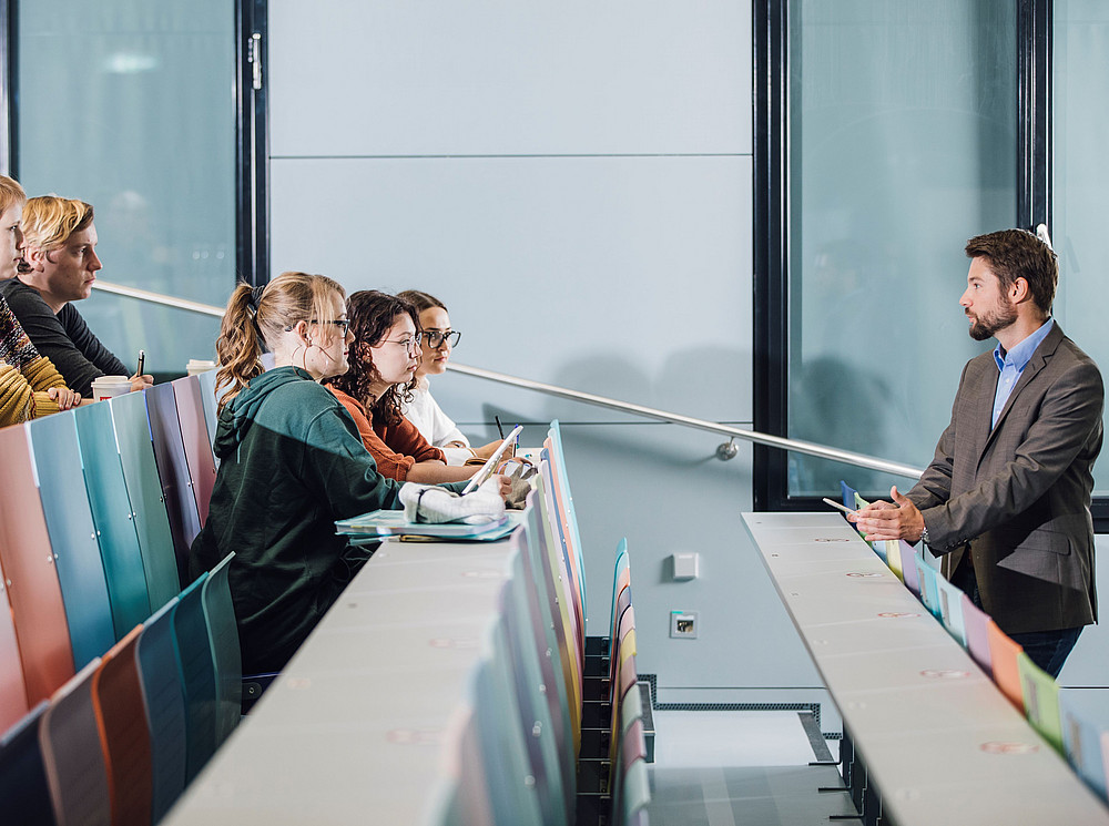 Das Bild zeigt Studierende in einer Vorlesung. ©Uni Graz/Kanizaj