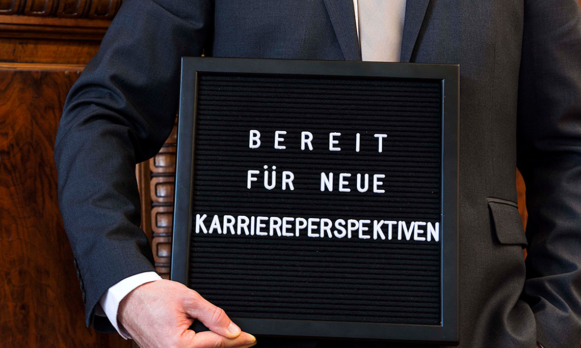 Gerüstet für die Herausforderungen der Krise: der Masterlehrgang Wirtschaftsrecht bildet in gefragten Bereichen. Foto: Uni for Life