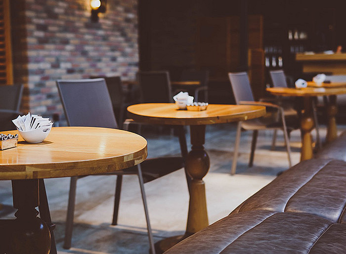 Kaffeehaus-Tische ©pixabay: StockSnap