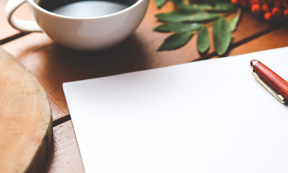 weißes Blatt, Kaffeetasse, Canva-Design adaptiert von Stadlbauer
