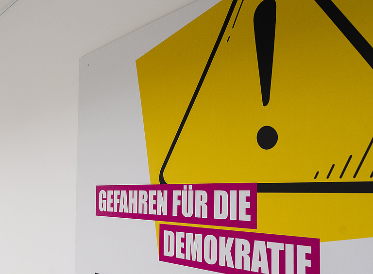 Ausstellungssujet_Gefahren für die Demokratie