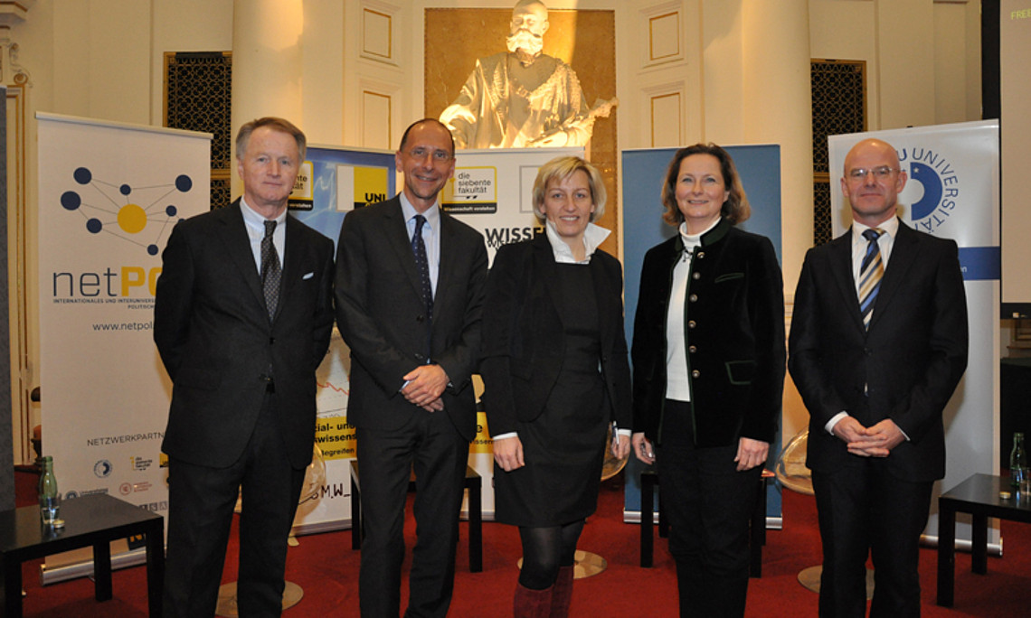 Brachten Licht ins Mysterium Budget: Jochen Pildner-Steinburg, Peter Filzmaier, Kristina Edlinger-Ploder, Bettina Vollath und Peter Plaikner (v. l.)