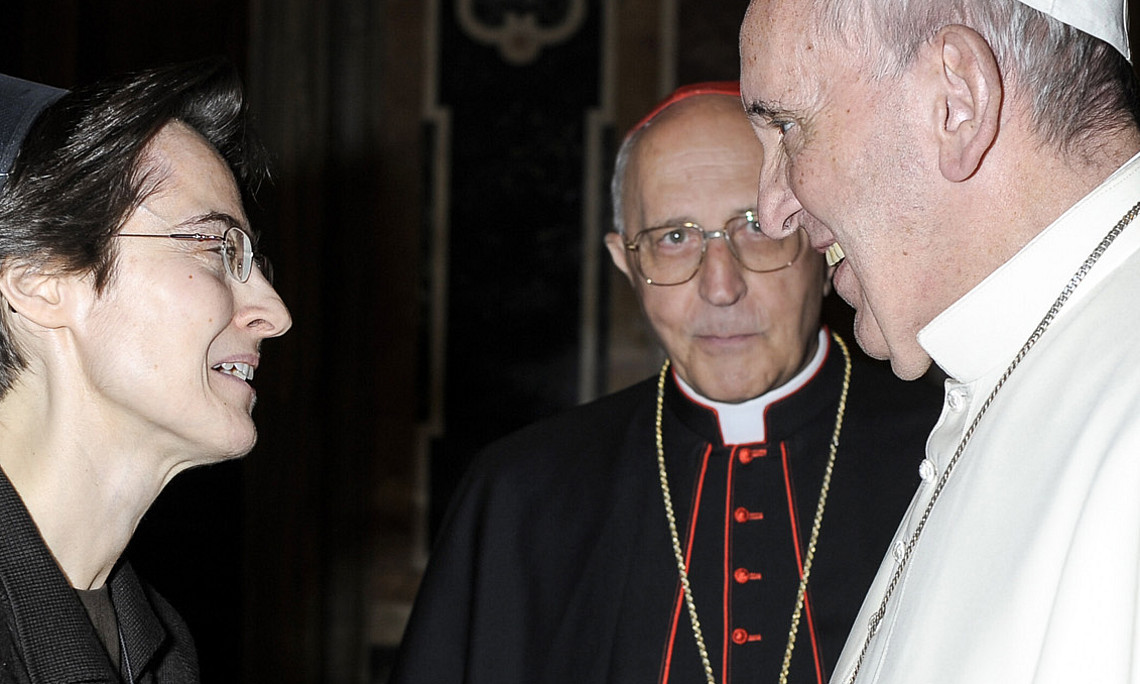 Die Ordensschwester Petrini trifft 2015 Papst Franziskus im Vatikan