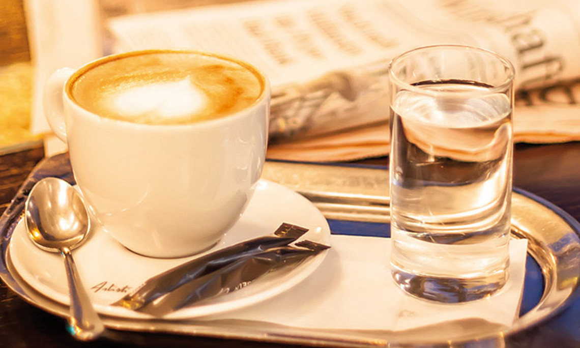 Ziel des Politk Café ist es, Themen aus den Bereichen Politik, Recht, Wirtschaft und Gesellschaft in gemütlicher Kaffeehaus-Atmosphäre des Cafè Promenade zu diskutieren. Foto: Uni Graz 