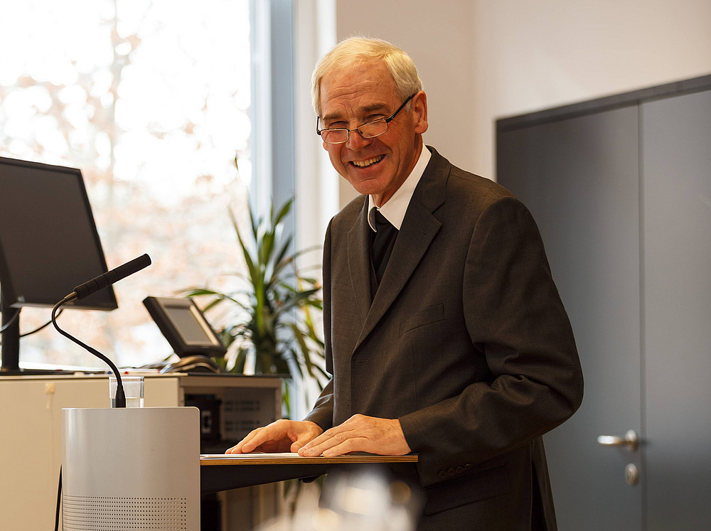 Prof. Hirnsperger im Hörsaal ©Institut für Kanonisches Recht, Sonntagsblatt