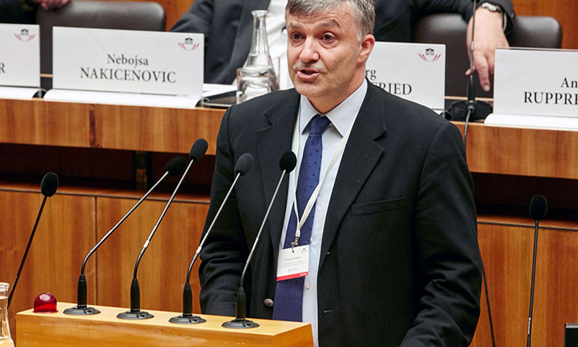 Karl Steininger legte im Parlament Handlungsmöglichkeiten zur Emissionsreduktion dar. Foto: © Parlamentsdirektion / Thomas Topf