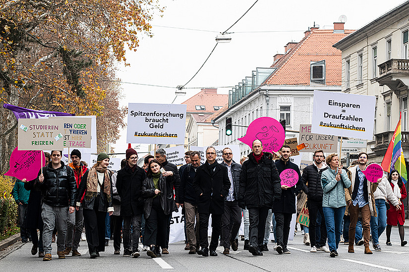 Gemeinsam gegen die Finanznot: Rektorat, ÖH, Senat und Betriebsräte Fotos: Uni Graz/Tzivanopoulos