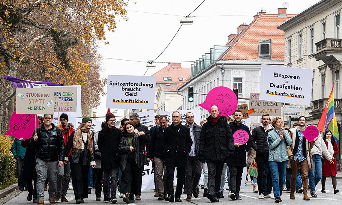 Gemeinsam gegen die Finanznot: Rektorat, ÖH, Senat und Betriebsräte Fotos: Uni Graz/Tzivanopoulos