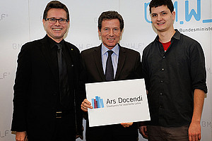 Präsentierten den neuen Staatspreis für Lehre "Ars docendi": Vizerektor Martin Polaschek, Minister Karlheinz Töchterle und Martin Schott, Vorsitzender der ÖH. Foto: Julia Weichselbaum.