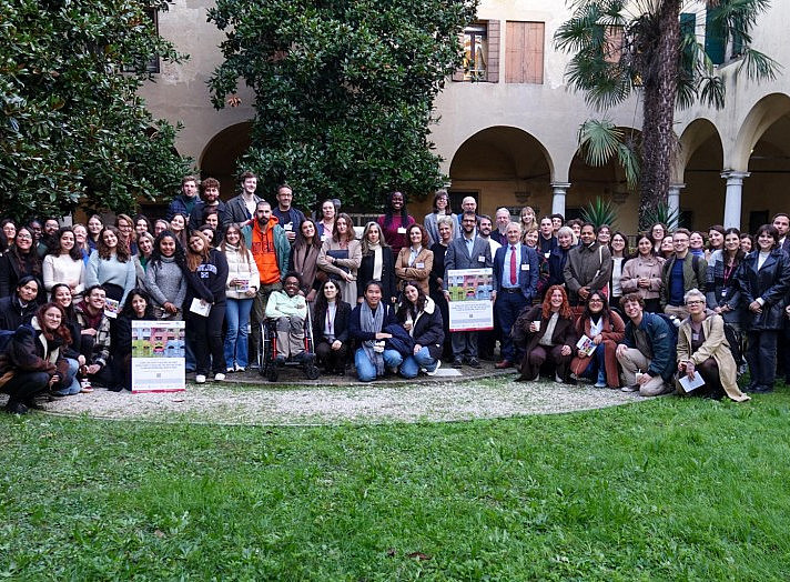 Gruppenfoto der Teilnehmer:innen im Innenhof ©Uni Padua