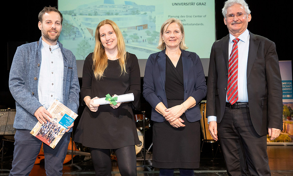 Thomas Gindl, Nicole Spannring, Judith Schwentner, Werner Prutsch bei der Verleihung des Ökoprofit-Gütesiegels