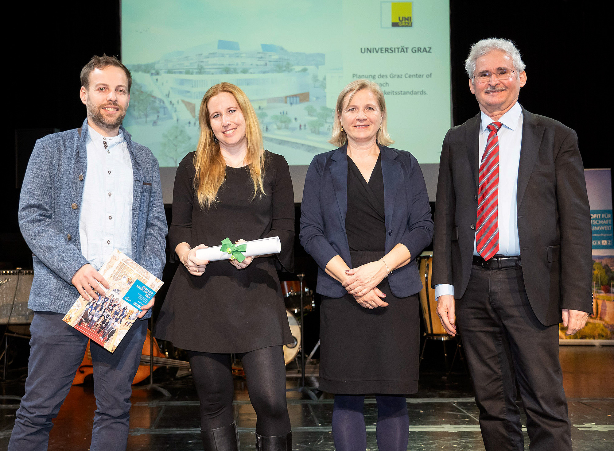 Thomas Gindl, Nicole Spannring, Judith Schwentner, Werner Prutsch bei der Verleihung des Ökoprofit-Gütesiegels ©Foto Fischer/Stadt Graz