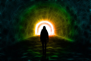 Tunnel mit Licht am Ende und einer Person © Gerd Altmann auf Pixabay