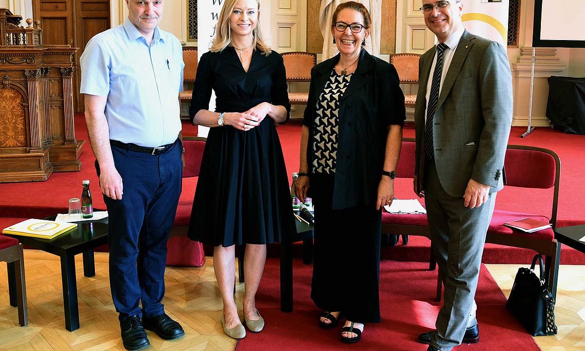 uni.talk mit Klima-Ökonom Karl Steininger, Fachdidaktikerin Caludia Haagen-Schützenhöfer, Rechtswissenschaftlerin Gabriele Schmölzer und Rektor Peter Riedler (v. l.) Foti: Uni Graz/Schweiger