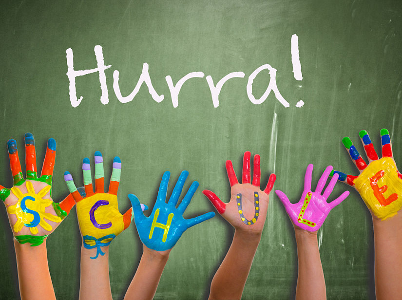 Schule in Österreich ©Diana_Drubig Fotowerk - stock.adobe.com Colourfully painted children's hands in front of a blackboard symbolise school in Austria ©Diana_Drubig Fotowerk - stock.adobe.com