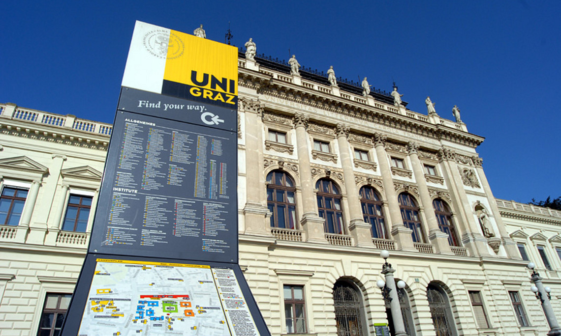 Logo vor Hauptgebäude