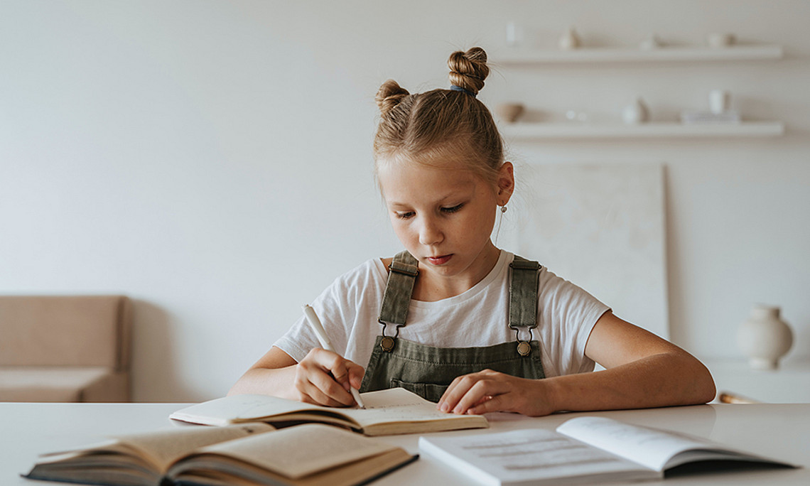 Mädchen in Schulklasse Foto: Olia Danilevich - Pexels