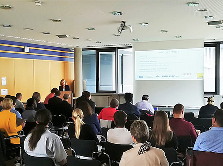 Conference ICT Trust 2018, Research Network Human Factor in Digital Transformation HFDT University of Graz ©Uni Graz