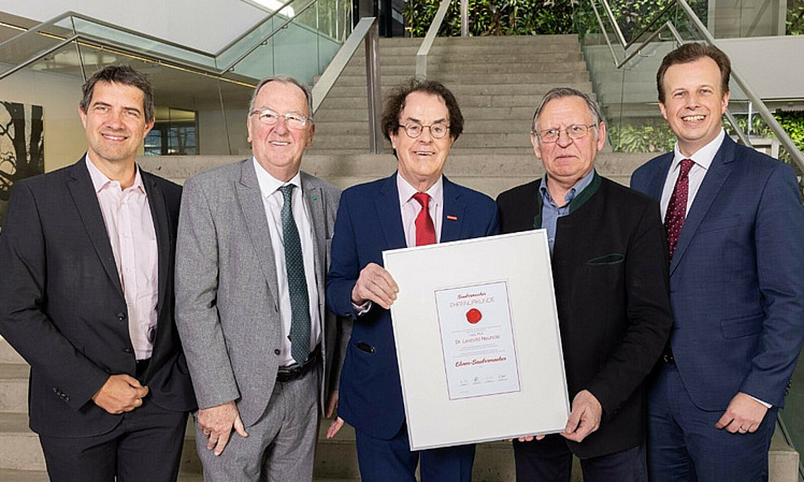 Gruppenfoto Auszeichnung Neuhold