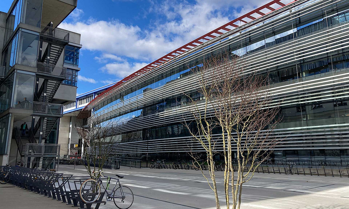Straße zwischen Bibliothek und RESOWI