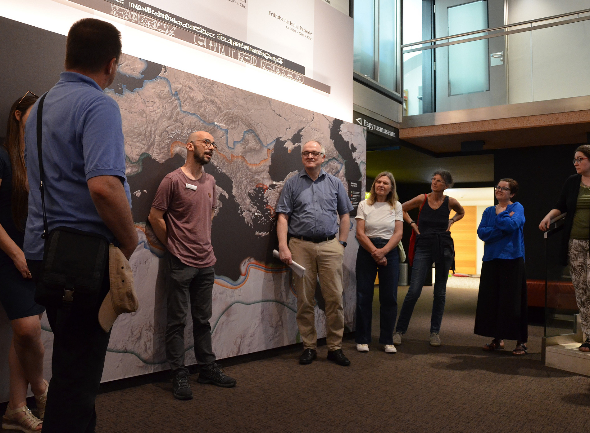 leute, museum, gespräch ©Raphael Bergmann