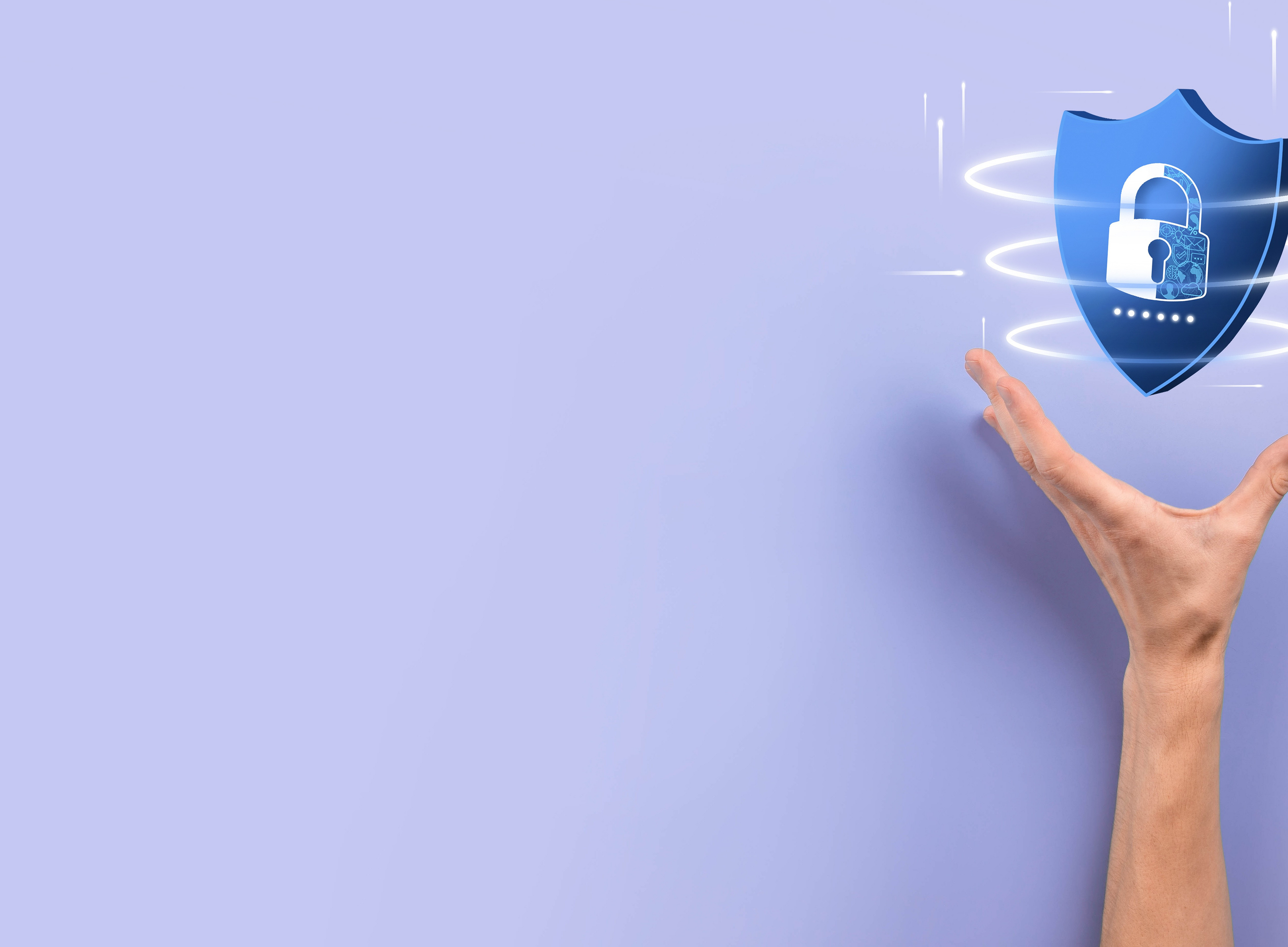 Eine Hand und über ihr schwebt ein Security-Sympbol 