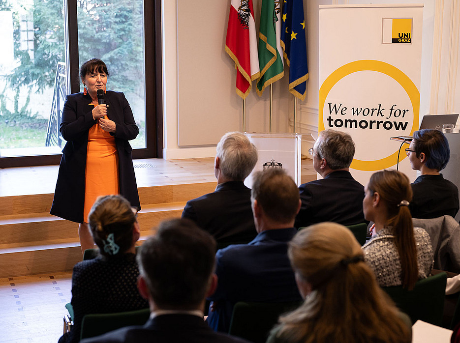 Manuela Khom spricht Grußworte ©© Simon Blackley 2026