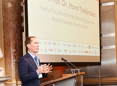 Keynote Speaker Prof. Dr. Treiblmaier ©Konfuzius-Institut/Gerhard Donner