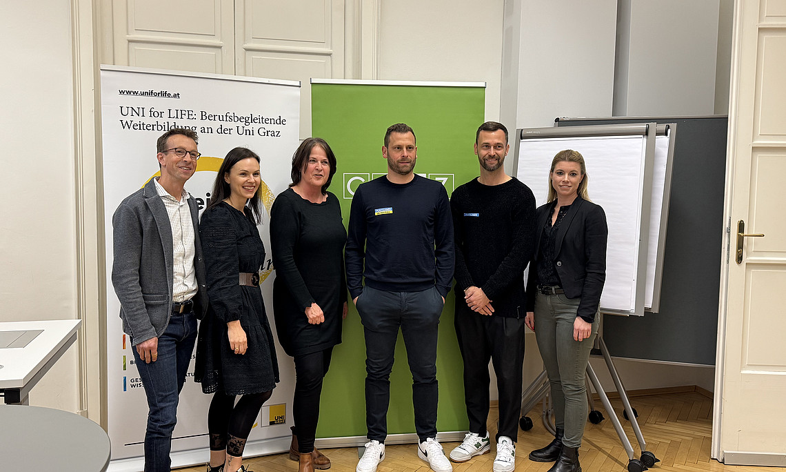 SK Sturm Trainer Jürgen Säumel und Co-Trainer Michael Madl zusammen mit der Holding Graz zu Gast bei UNI for LIFE
