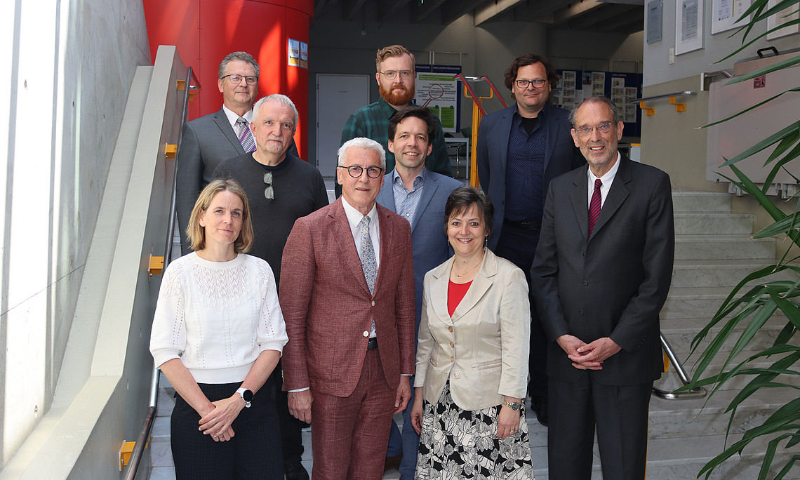 Referierende, Initiatoren und das Rektorat der PH-Linz v.l.n.r. 1. Reihe: Heidrun Edlinger, Franz Keplinger, Berta Leeb, Heinz Faßmann; 2. Reihe: Josef Strobl, Pascal Goeke; 3. Reihe: Alfons Koller, Fabian Pettig, Tilo Felgenhauer