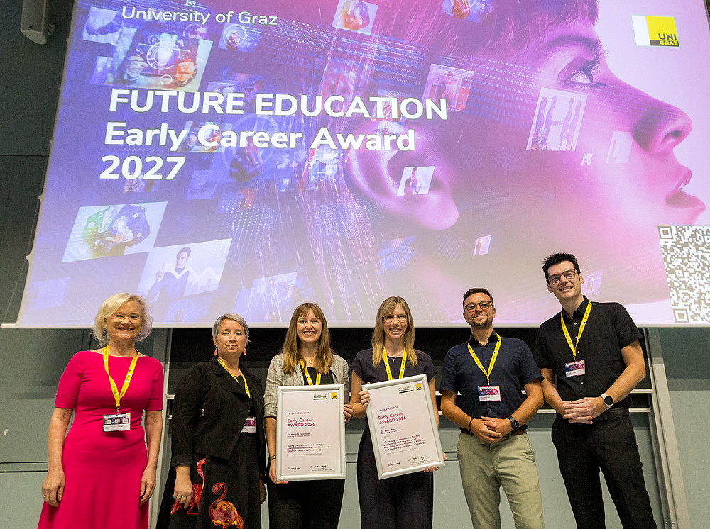 Foto mit den Preisträgerinnen, Laudator:innen und Boardsprecher:innen anlässlich des FUTURE EDUCATION Award 2026 ©Manuel Feldbaumer